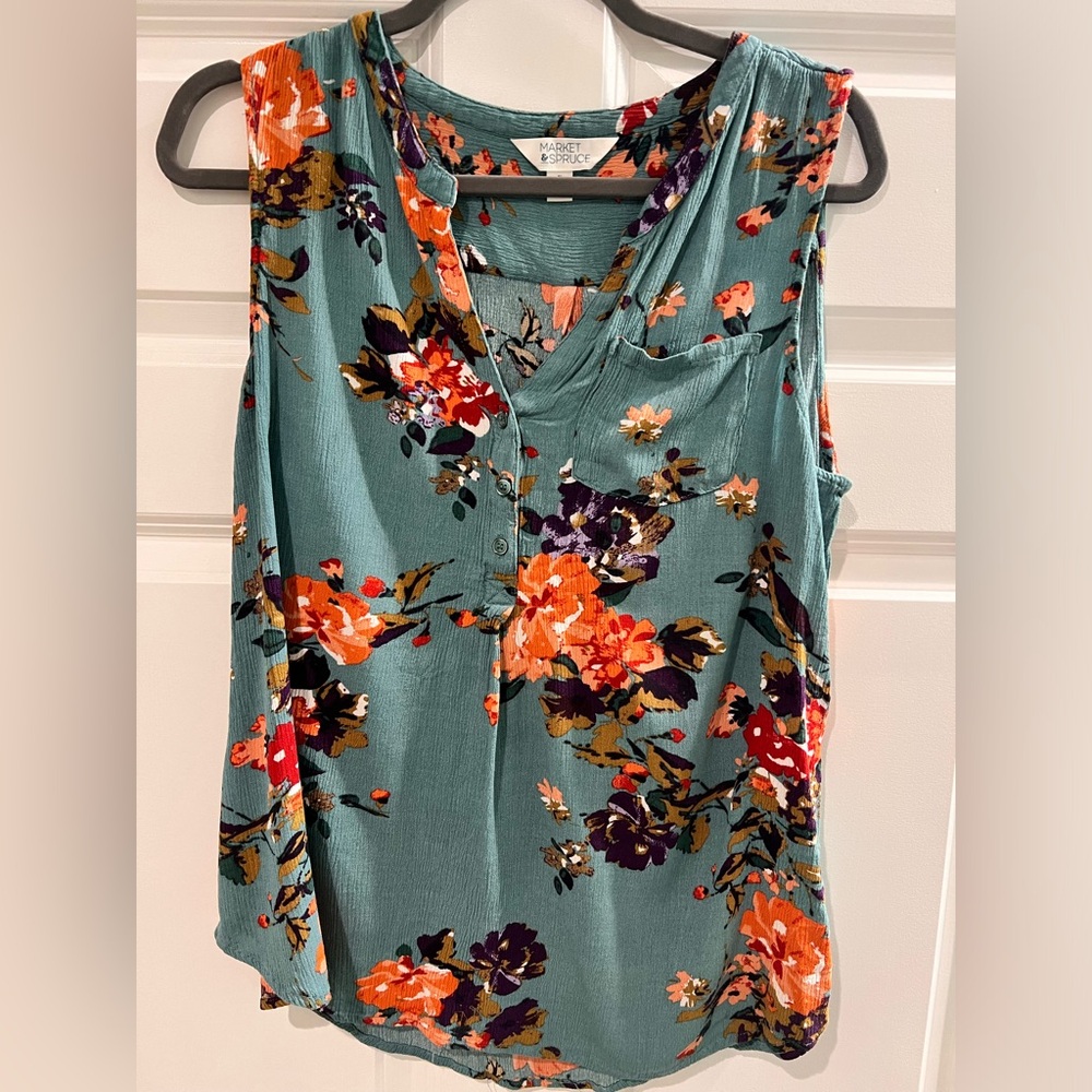 Market and Spruce sleeveless top
